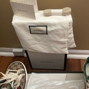 🌸Gucci unisex 1977 sneaker size 7.5-8 runs big .Original sneakers asking $300